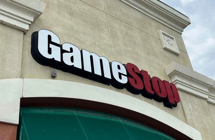 GameStop mister $ 3 milliarder dollar i verdi etter at Bitcoin-investeringsplanen vekker bekymring