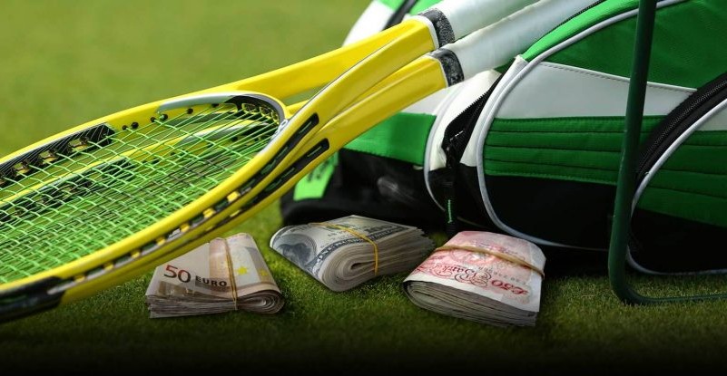 Tennis rackets and cash bundles on grass, symbolizing the best tennis betting strategies and high-stakes match predictions
